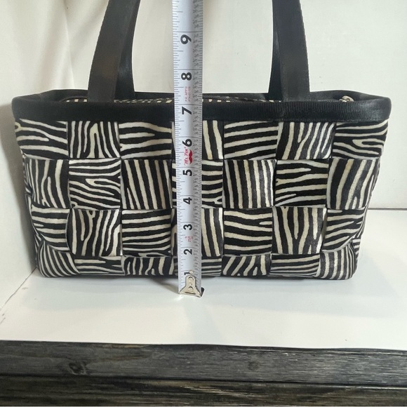 Harvey’s original seatbelt bag Zebra print tote. Pre-owned. - Picture 14 of 16